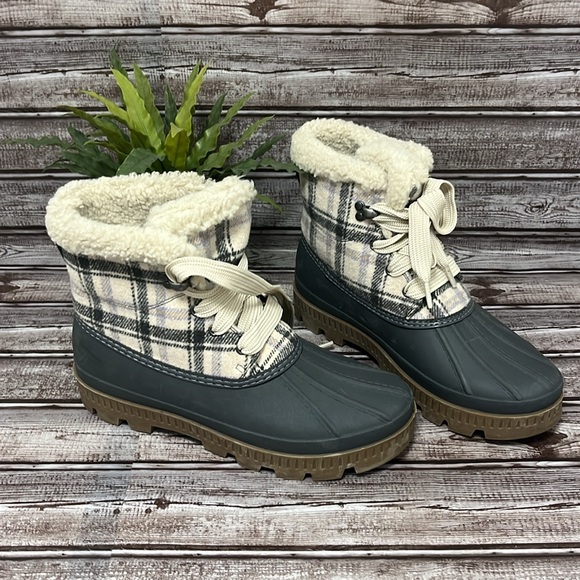 Ozark Trail Gray and Cream Women's Winter Boots Women’s size 8 - Picture 1 of 9